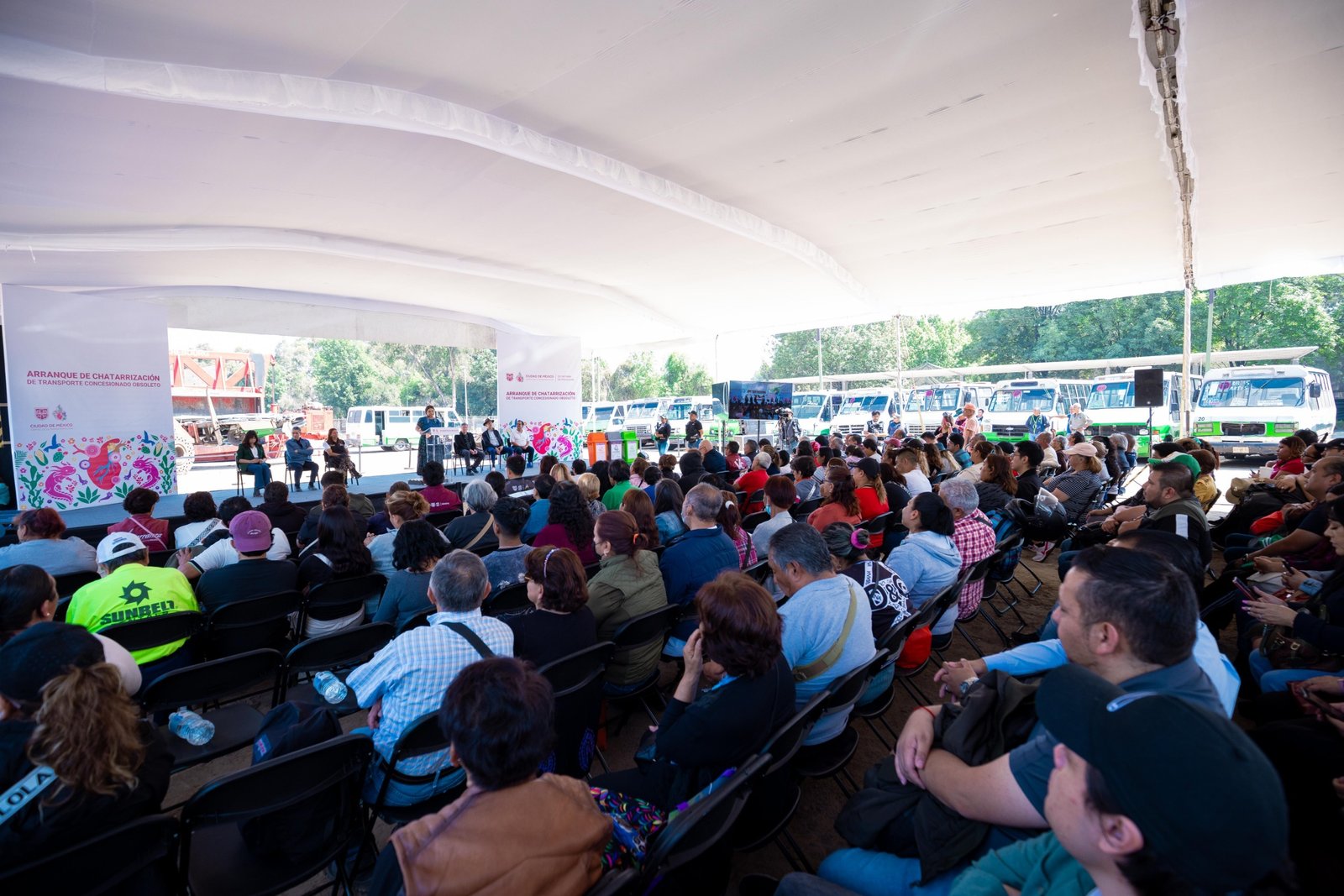 Brugada anuncia bonos de hasta un millón 800 mil pesos para nuevos microbuses