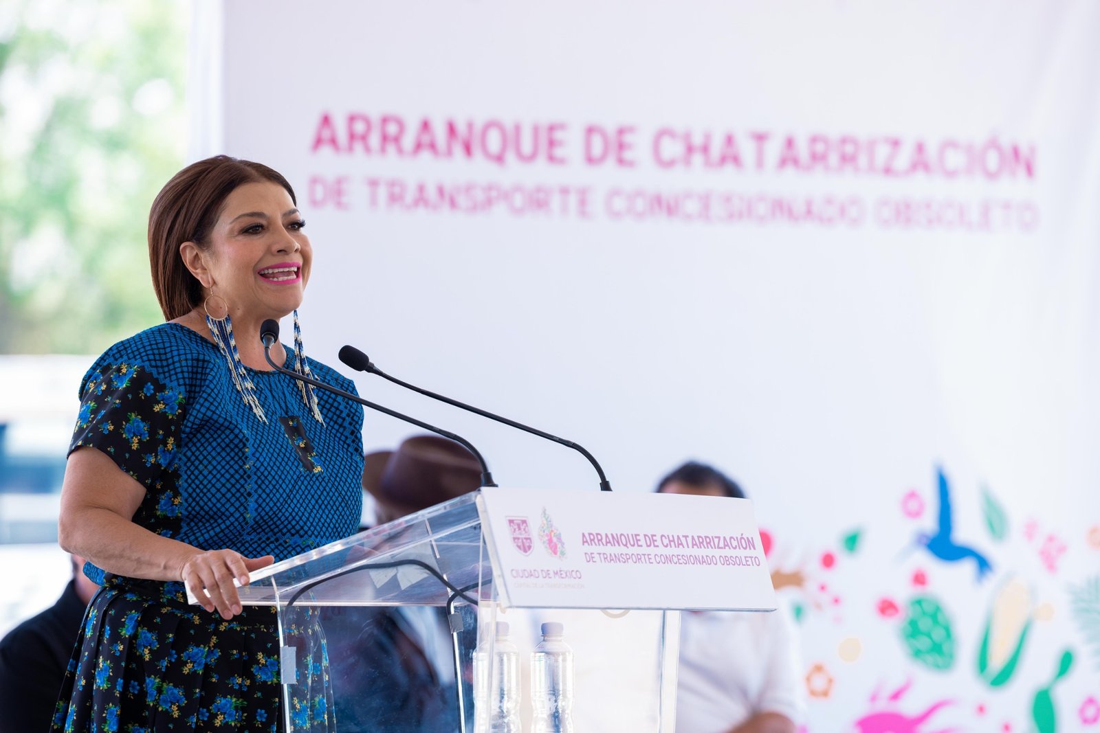 Brugada anuncia bonos de hasta un millón 800 mil pesos para nuevos microbuses