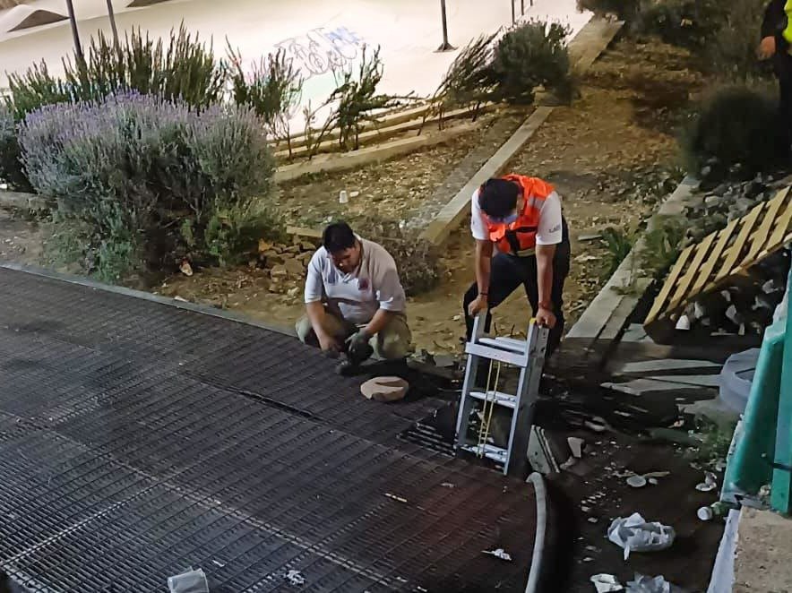 Protección Civil de Cuauhtémoc sofoca incendio en respiradero del Metro en Insurgentes y Chapultepec