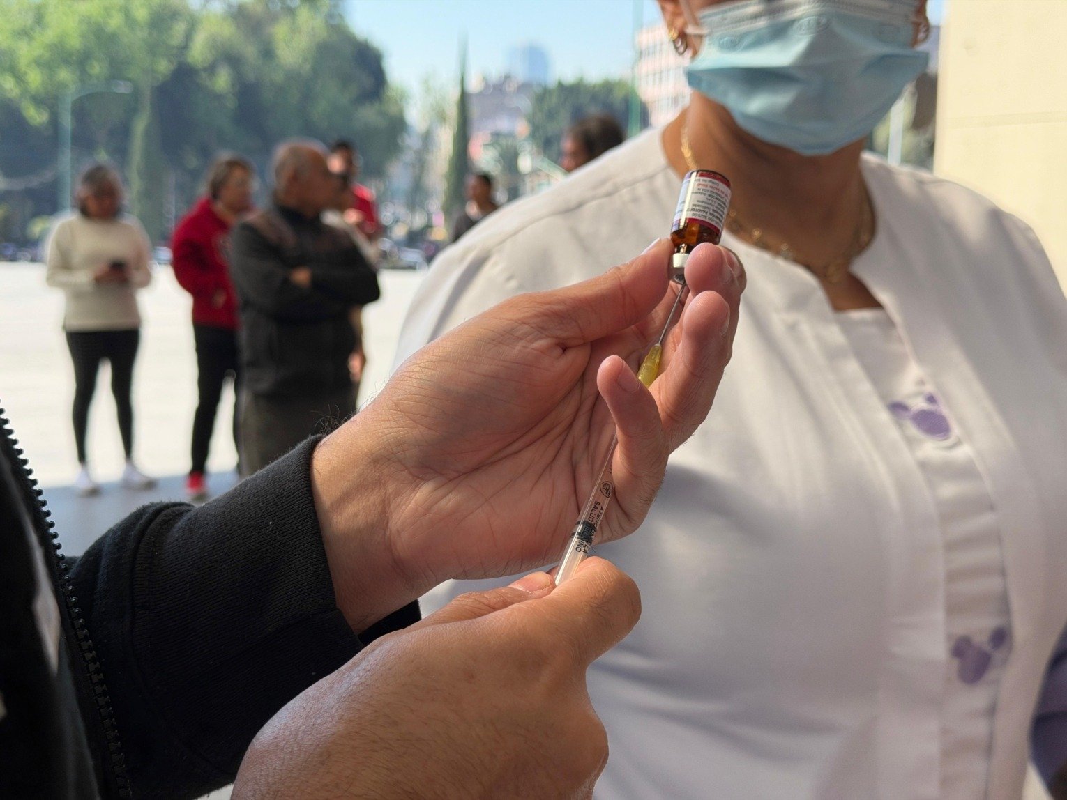 Gobierno de Ale Rojo de la Vega instala módulo de vacunación contra el sarampión en la alcaldía Cuauhtémoc