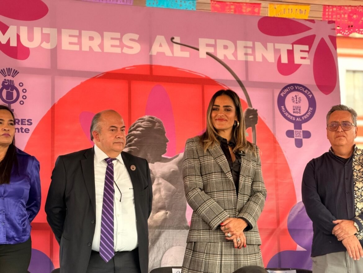 Ale Rojo de la Vega instala siete puntos Violeta en Plaza Garibaldi