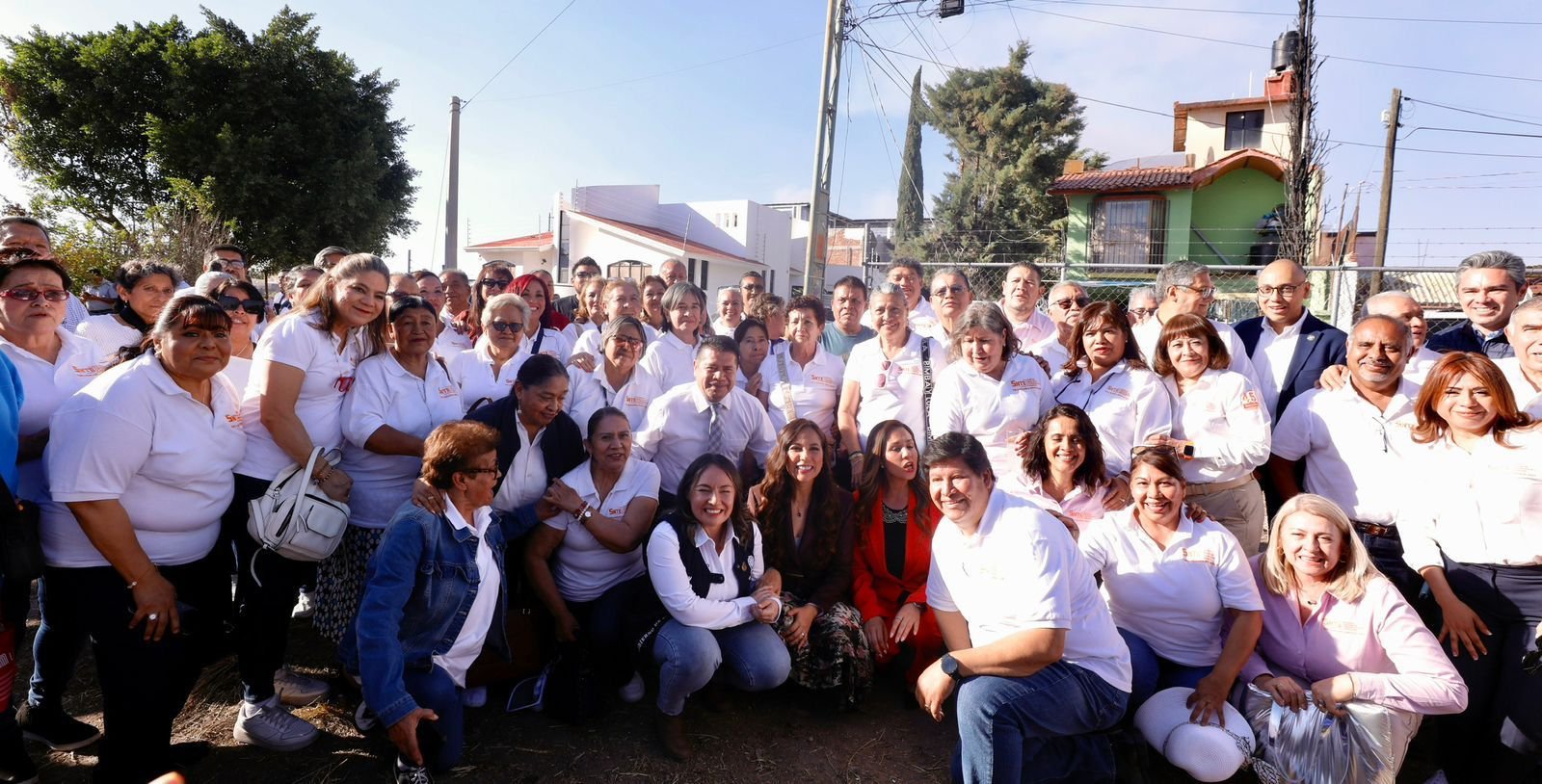 Coloca Gobernadora la primera piedra de la Casa del Jubilado en Silao