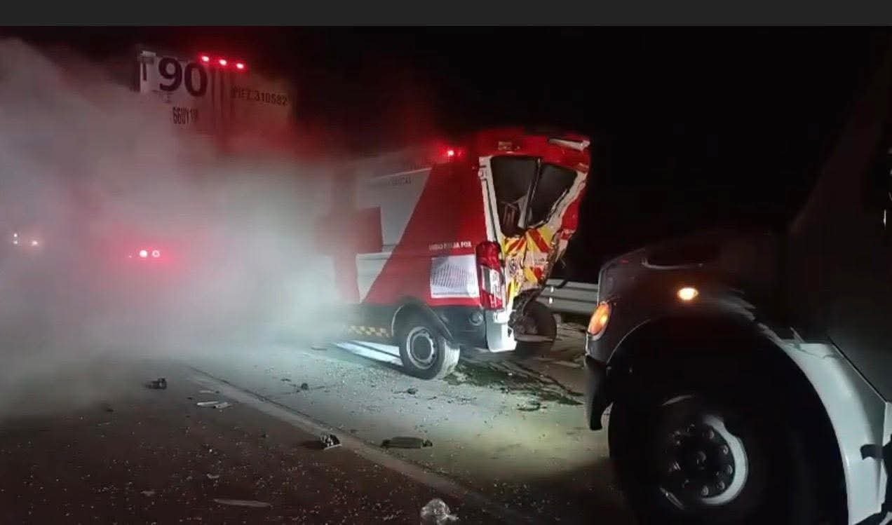 Muere paramédico tras choque e incendio de ambulancia en Arco Norte