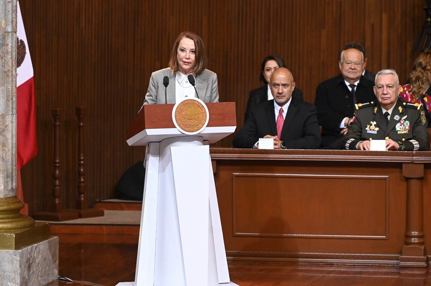“México no se doblega, no se arrodilla, no se rinde y no se vende”: Sheinbaum