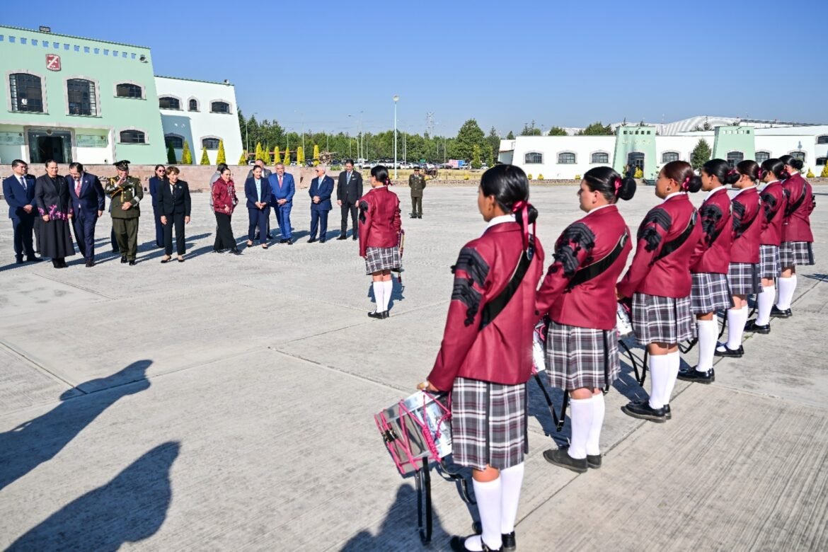 Conmemora Gobernadora Delfina Gómez 113 Aniversario del Ejército Mexicano