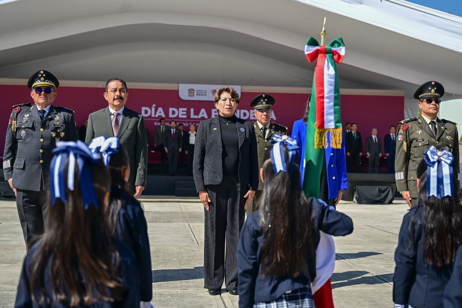 Encabeza Gobernadora Delfina Gómez Ceremonia por el Día de la Bandera