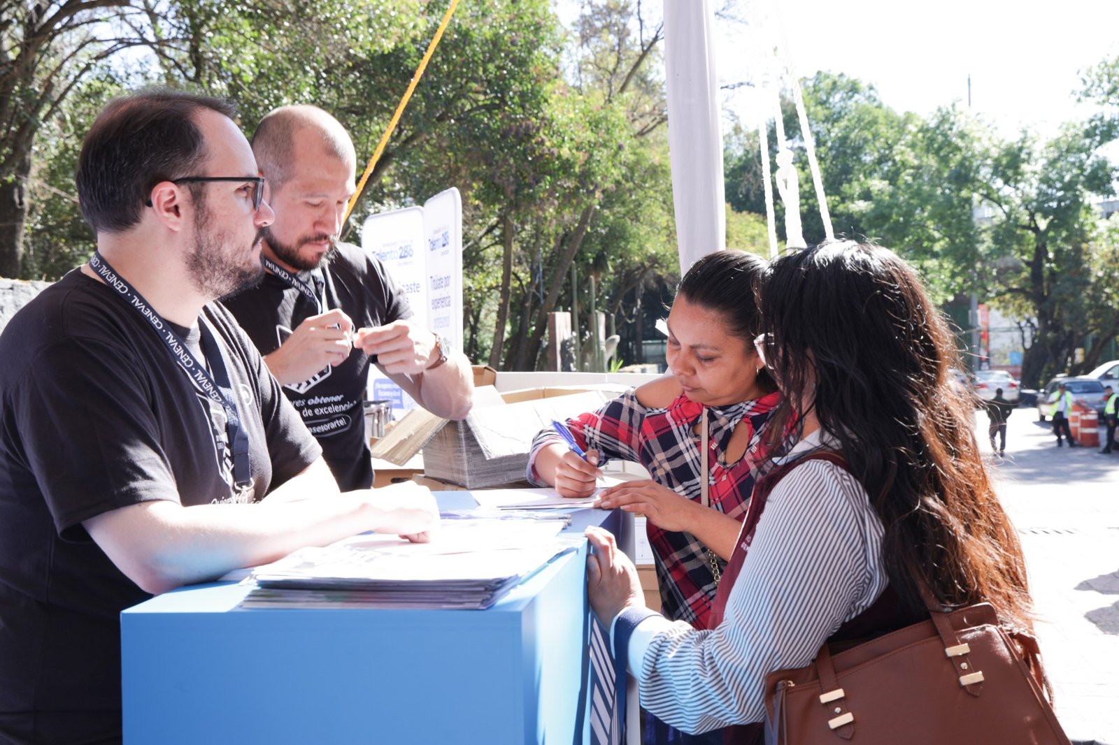 Más de mil personas participan en Mega Clase Gratuita de Inversiones