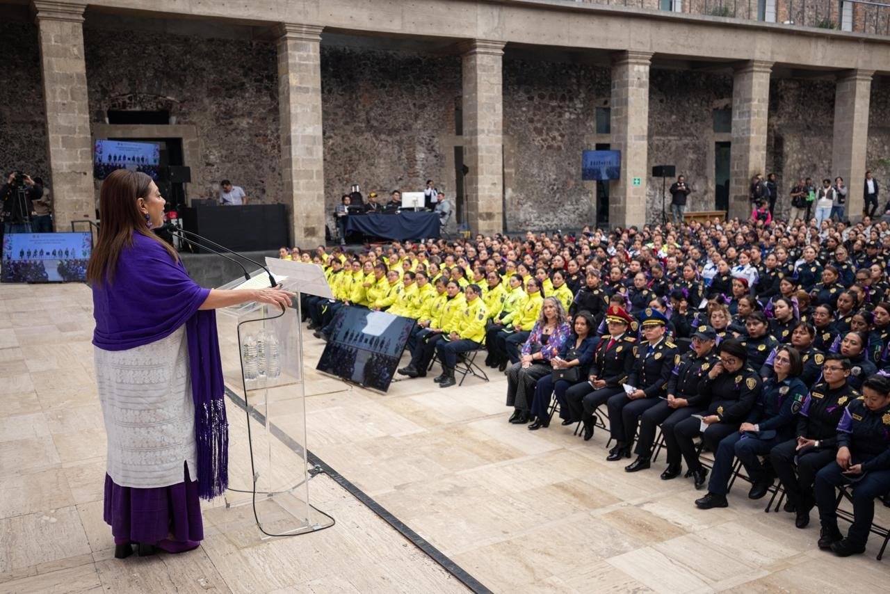 Brugada reconoce a 20 mil uniformadas y anuncia Premio Anual de la Mujer Policía