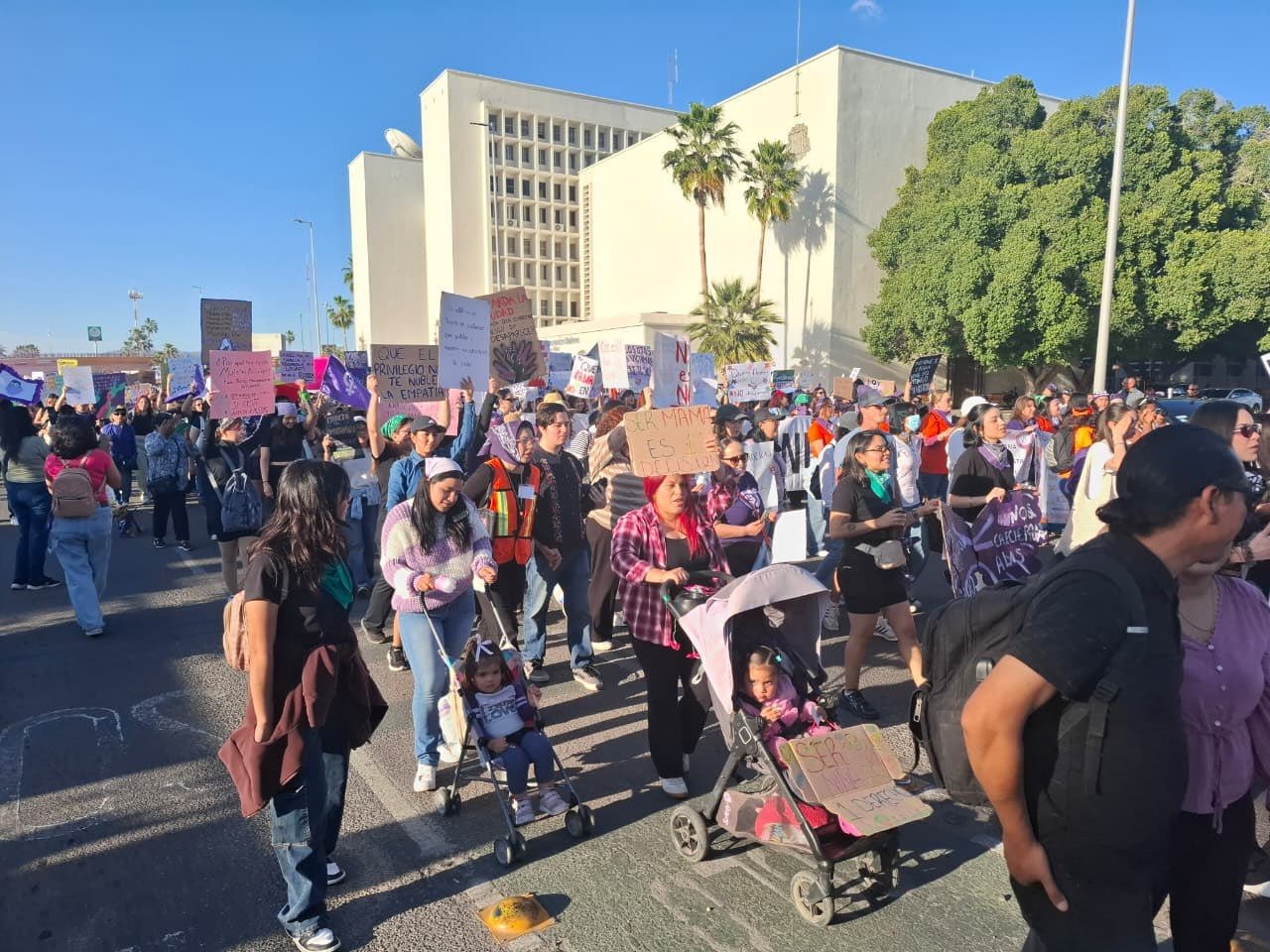 Mujeres marchan en el 8M para exigir justicia y alto a la violencia