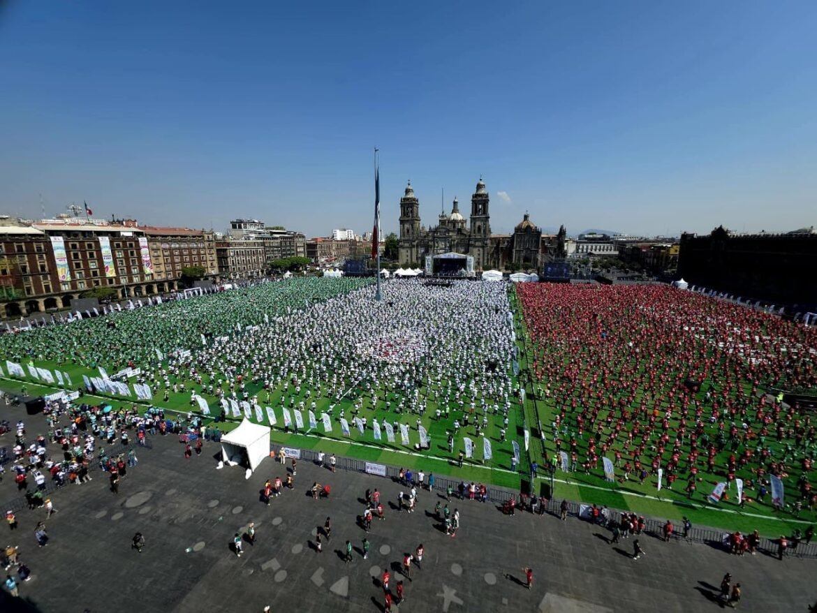 Rompe CDMX el Récord Guinness con la clase de futbol más grande del mundo