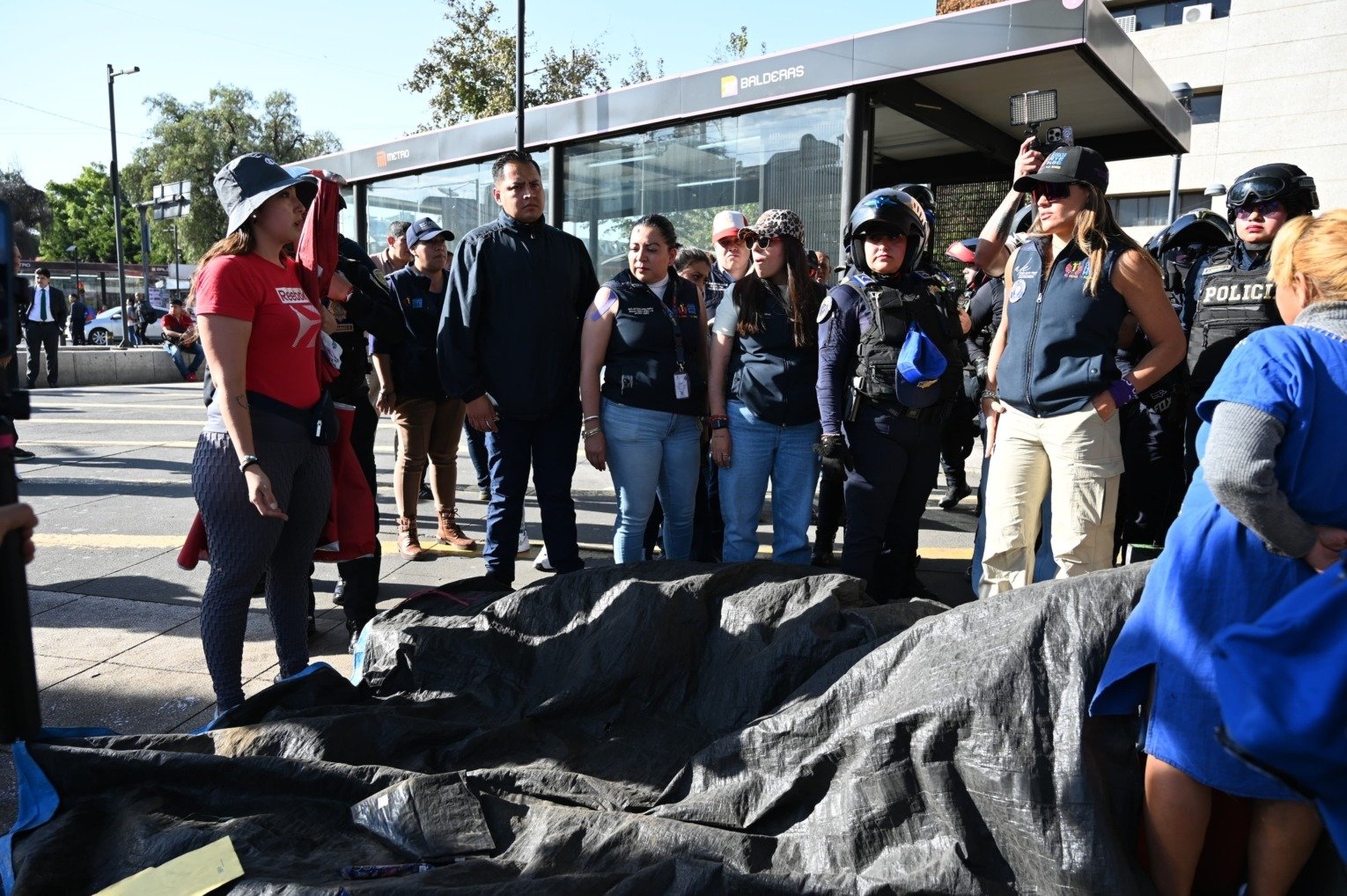 Ale Rojo de la Vega encabeza operativo para retirar puestos en inmediaciones del Metro Balderas