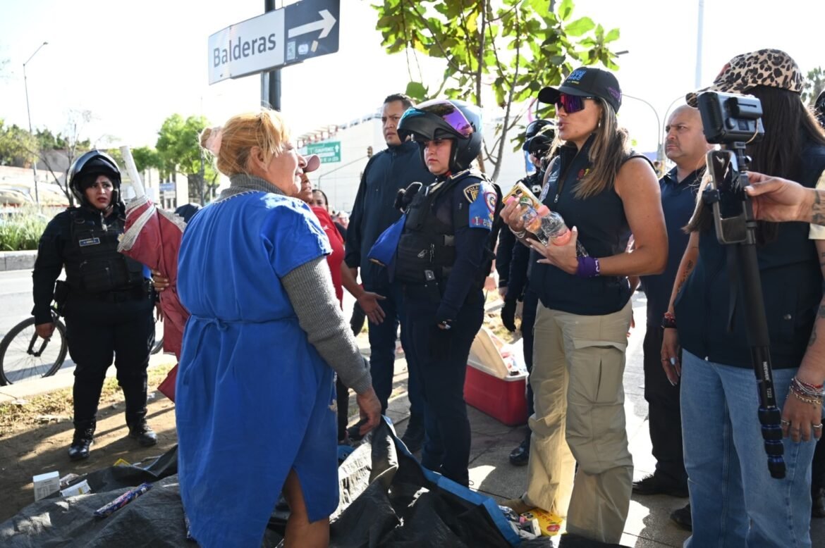 Ale Rojo de la Vega encabeza operativo para retirar puestos en inmediaciones del Metro Balderas
