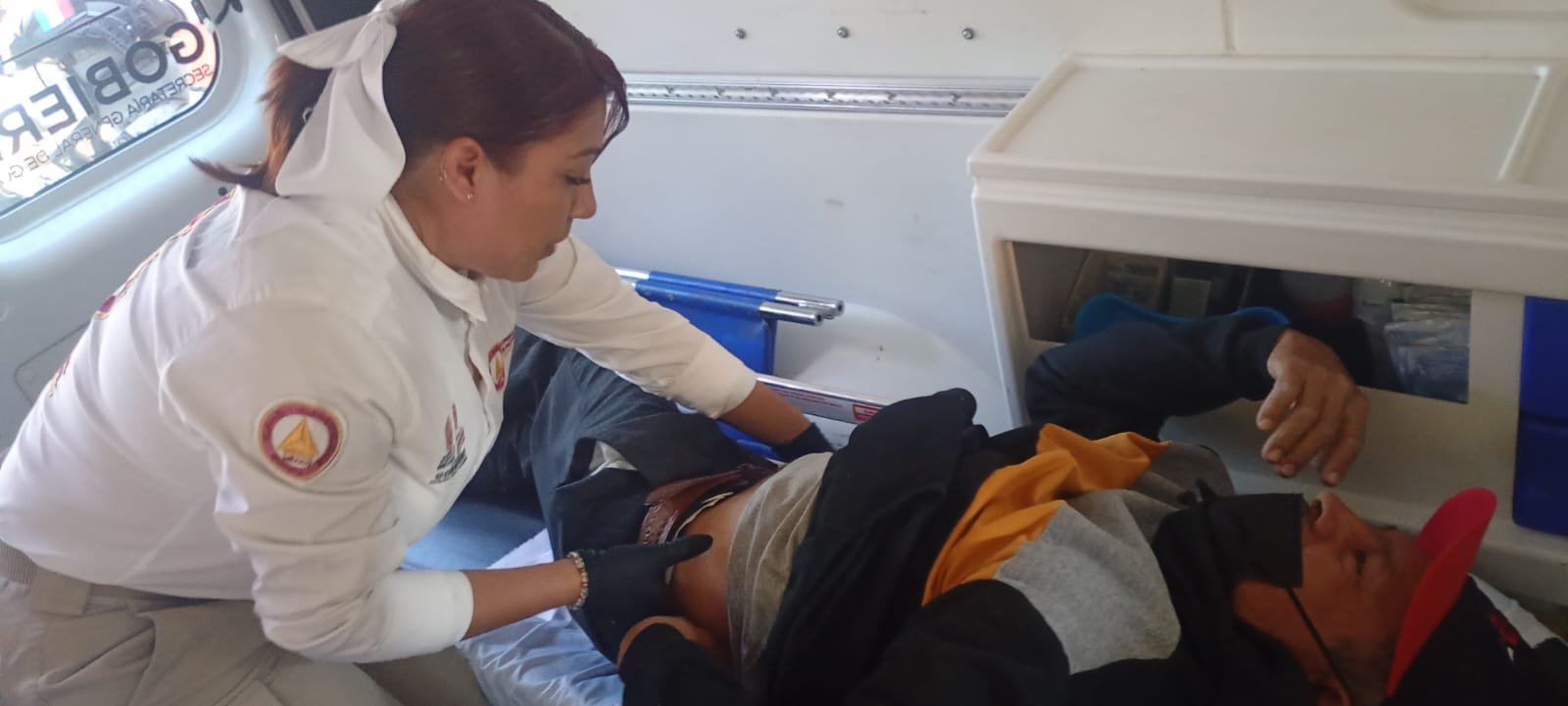 Reportan un muerto y nueve lesionados tras salirse del camino un camión en Tlalmanalco