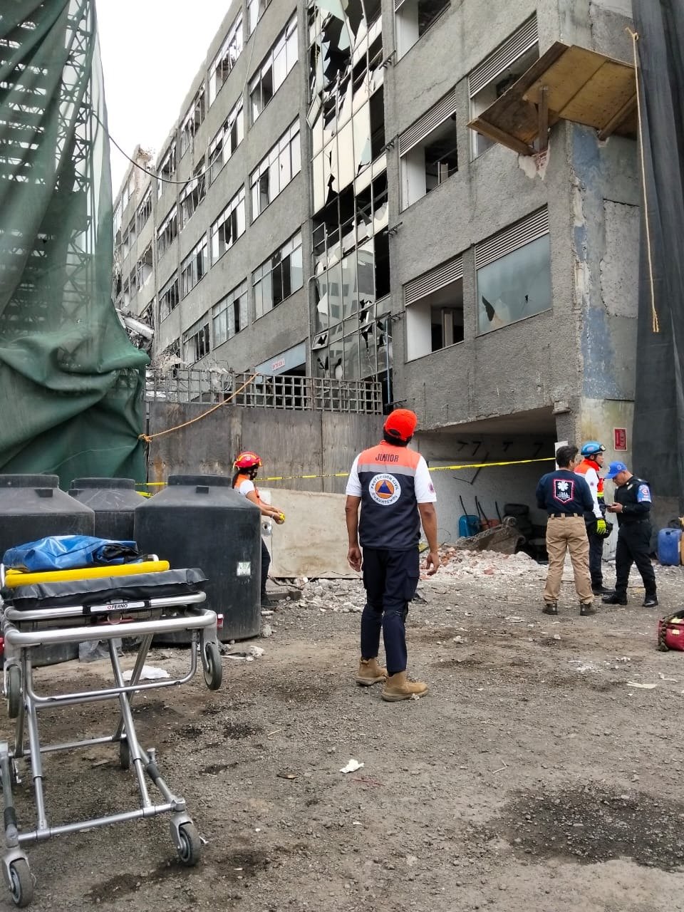 Protección Civil de Cuauhtémoc traslada a Hospital Rubén Leñero a hombre herido tras colapso en San Antonio Abad