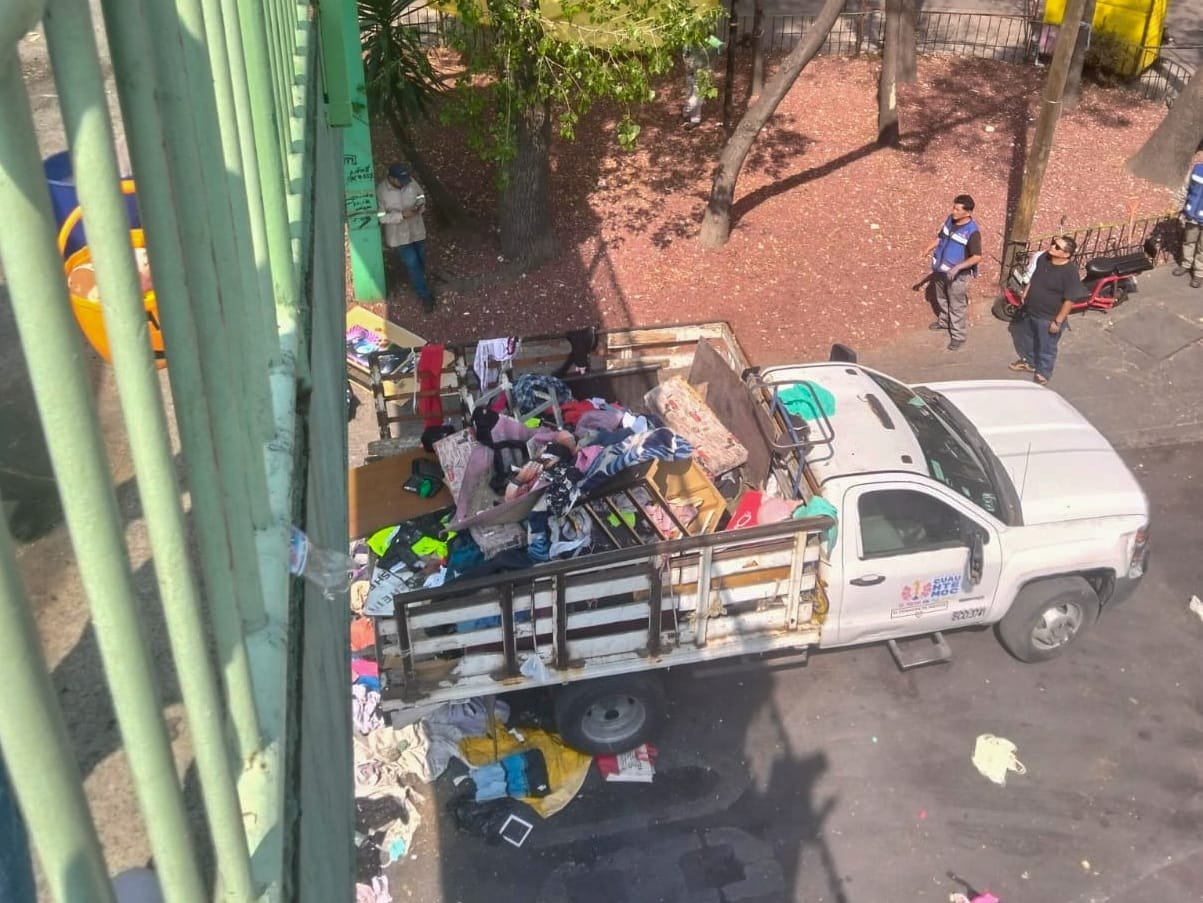 Cuauhtémoc retira campamento desde donde agredían a automovilistas en Circuito Interior; Ale Rojo de la Vega pide corresponsabilidad al gobierno central