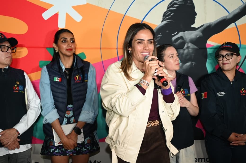 Para que las mujeres puedan caminar sin miedo, Ale Rojo de la Vega ilumina calles de Vista Alegre con "Brilla Cuauhtémoc"
