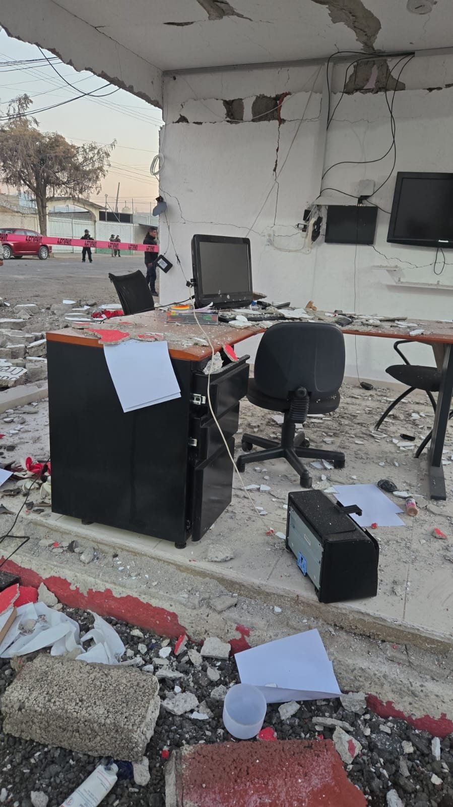 Explota estación de carburación en Chalco; hay un lesionado