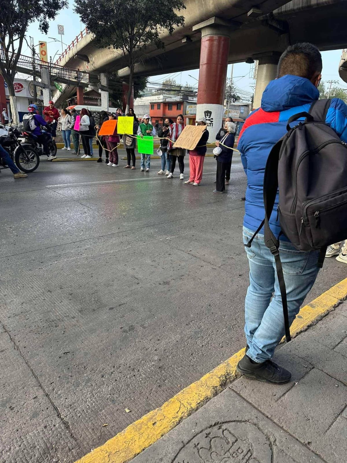 Bloquean la López Portillo y desatan caos en Tultitlán