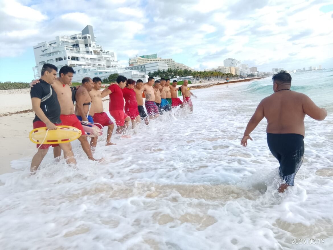 Listos guardavidas de Cancún para proteger a visitantes en Semana Santa