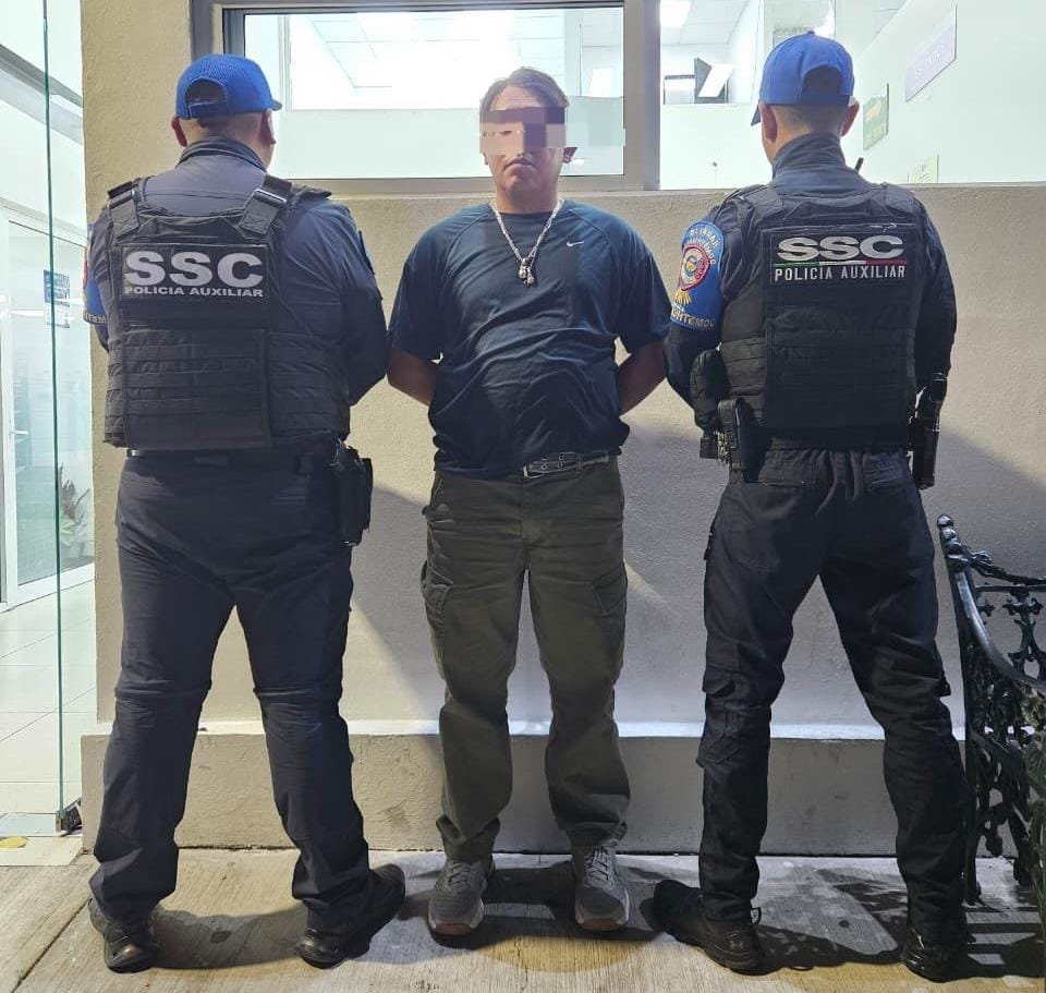Policía auxiliar de Blindar Cuauhtémoc asegura a hombre por robo a casa - habitación en Roma Norte