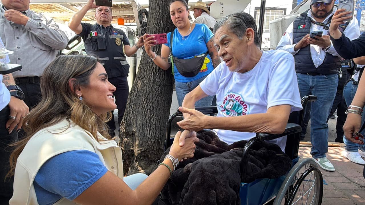 Ale Rojo de la Vega y gabinete de Cuauhtémoc atienden a vecinos de la colonia Obrera