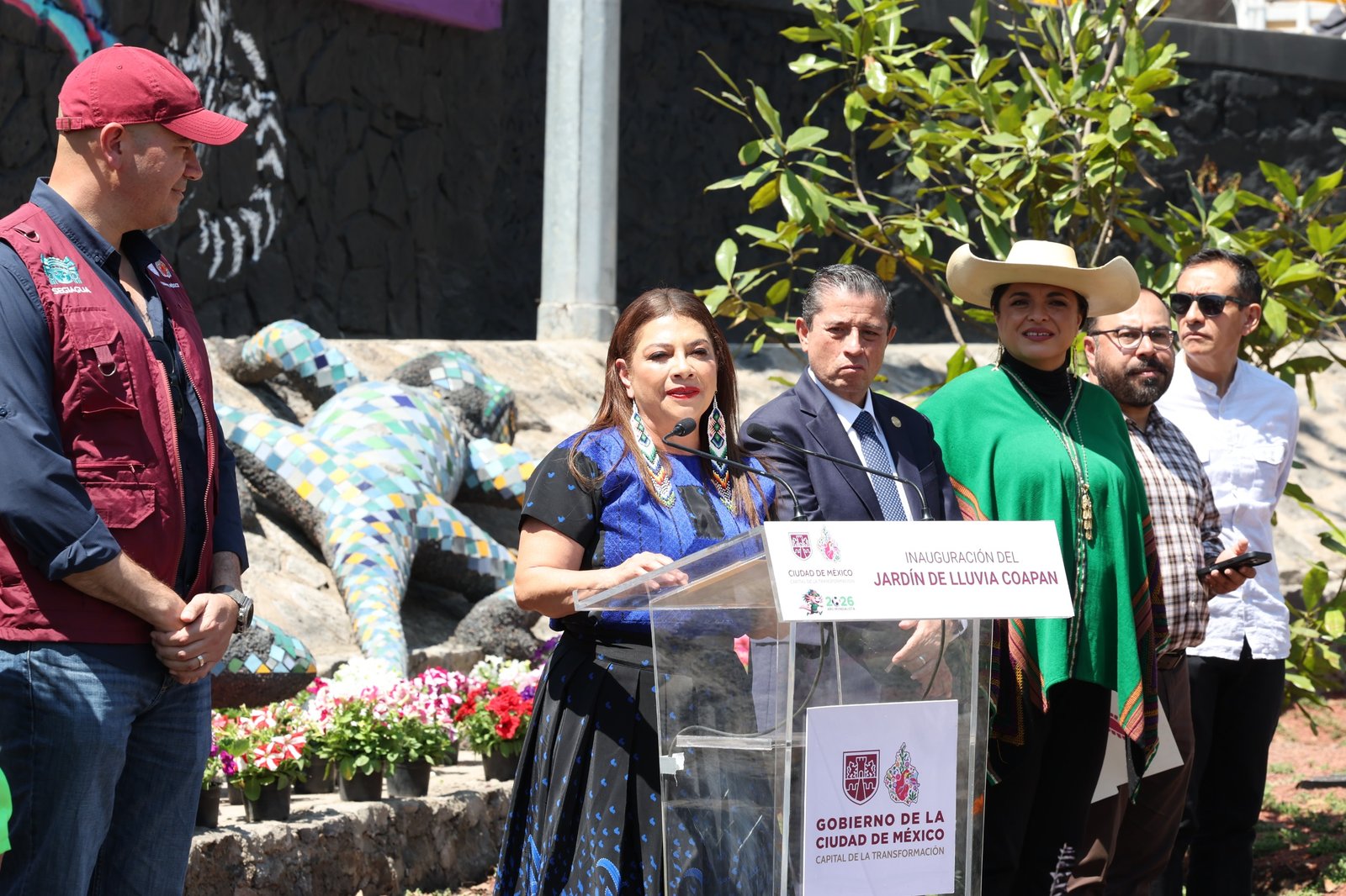 Inaugura Clara Brugada Jardín de lluvia de Coapan