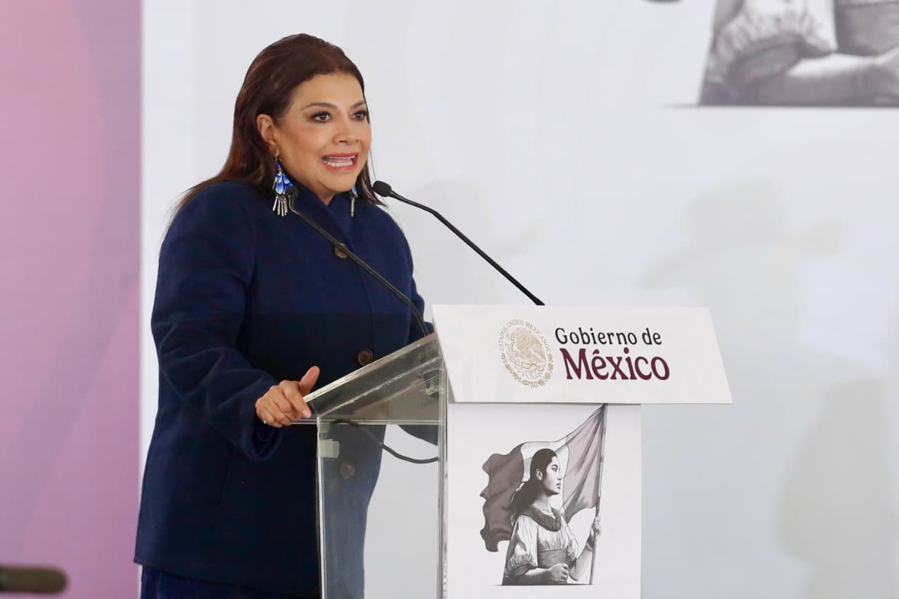 Brugada y Sheinbaum entregan certificados agrarios a campesinas para reivindicar sus derechos históricos