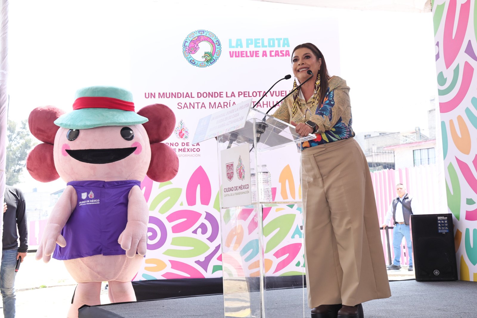 Lleva Clara Brugada el Mundial a los barrios de esta capital con la inauguración de nuevas canchas