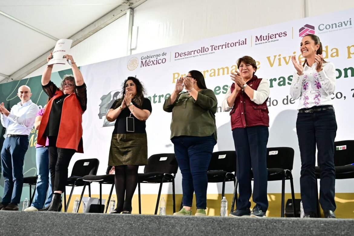 Entregan Sheinbaum y Delfina Gómez escrituras y condonación de créditos del Programa Vivienda para el Bienestar