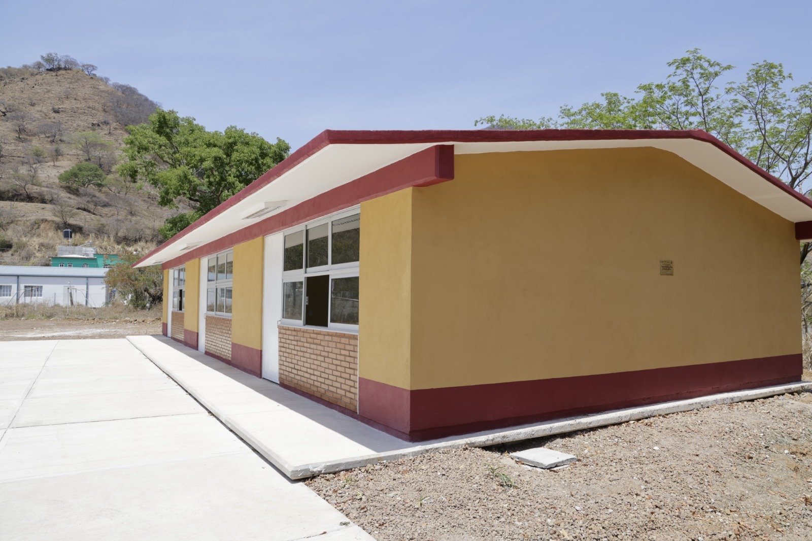 Gobierno de Delfina Gómez realiza más de mil obras en escuelas del Estado de México