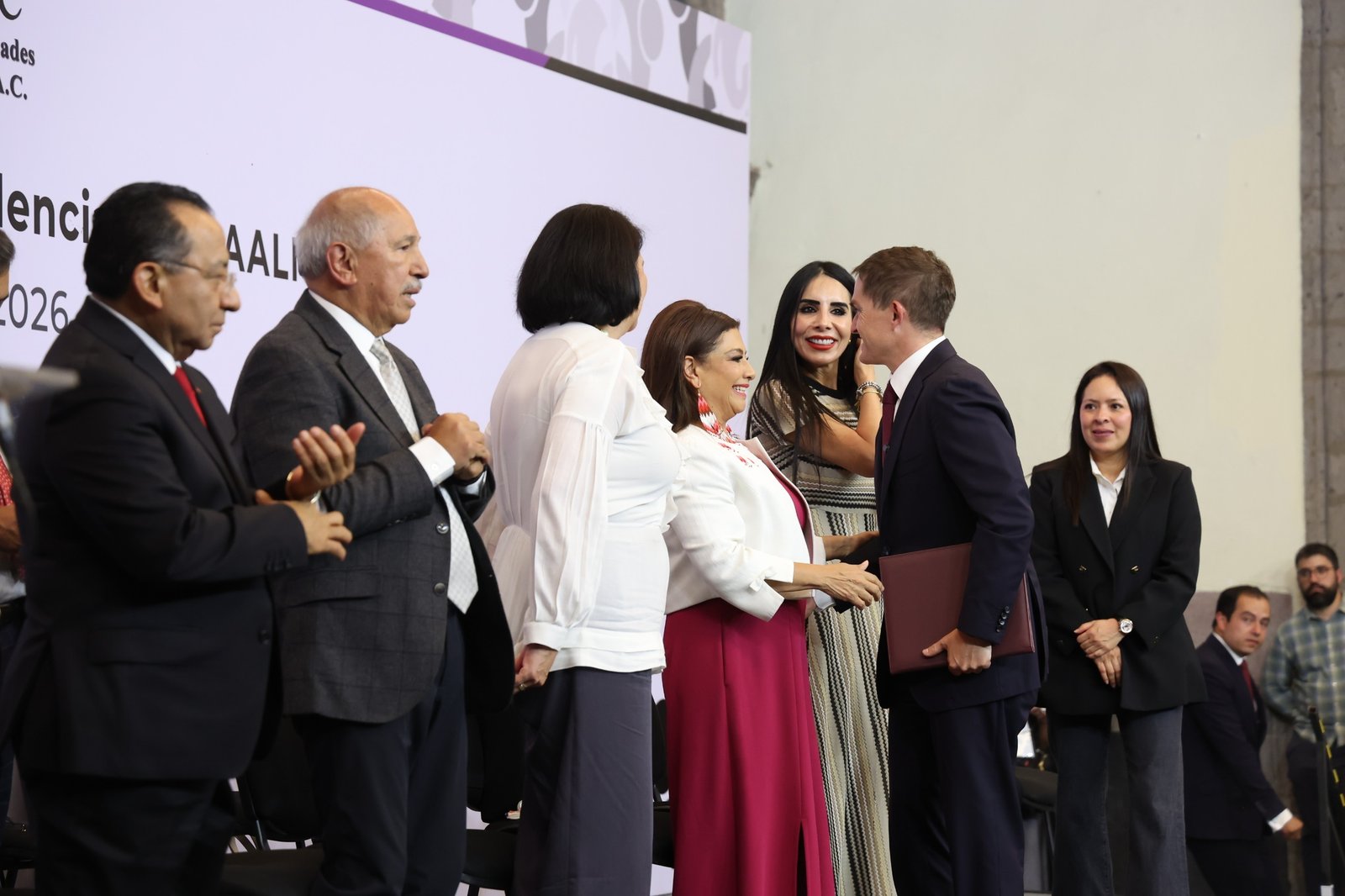 Propone Clara Brugada a alcaldes de la AALMAC elaborar estrategias para la construcción de paz y seguridad