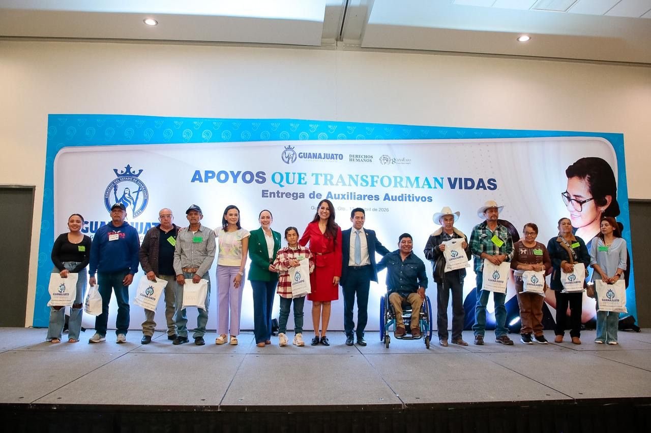 Entrega Gobernadora aparatos auditivos del programa Oír Bien