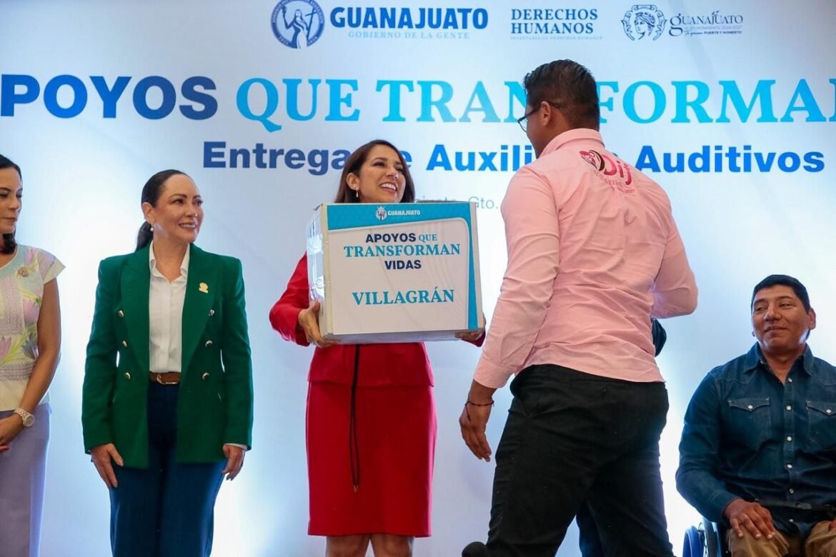 Entrega Gobernadora aparatos auditivos del programa Oír Bien