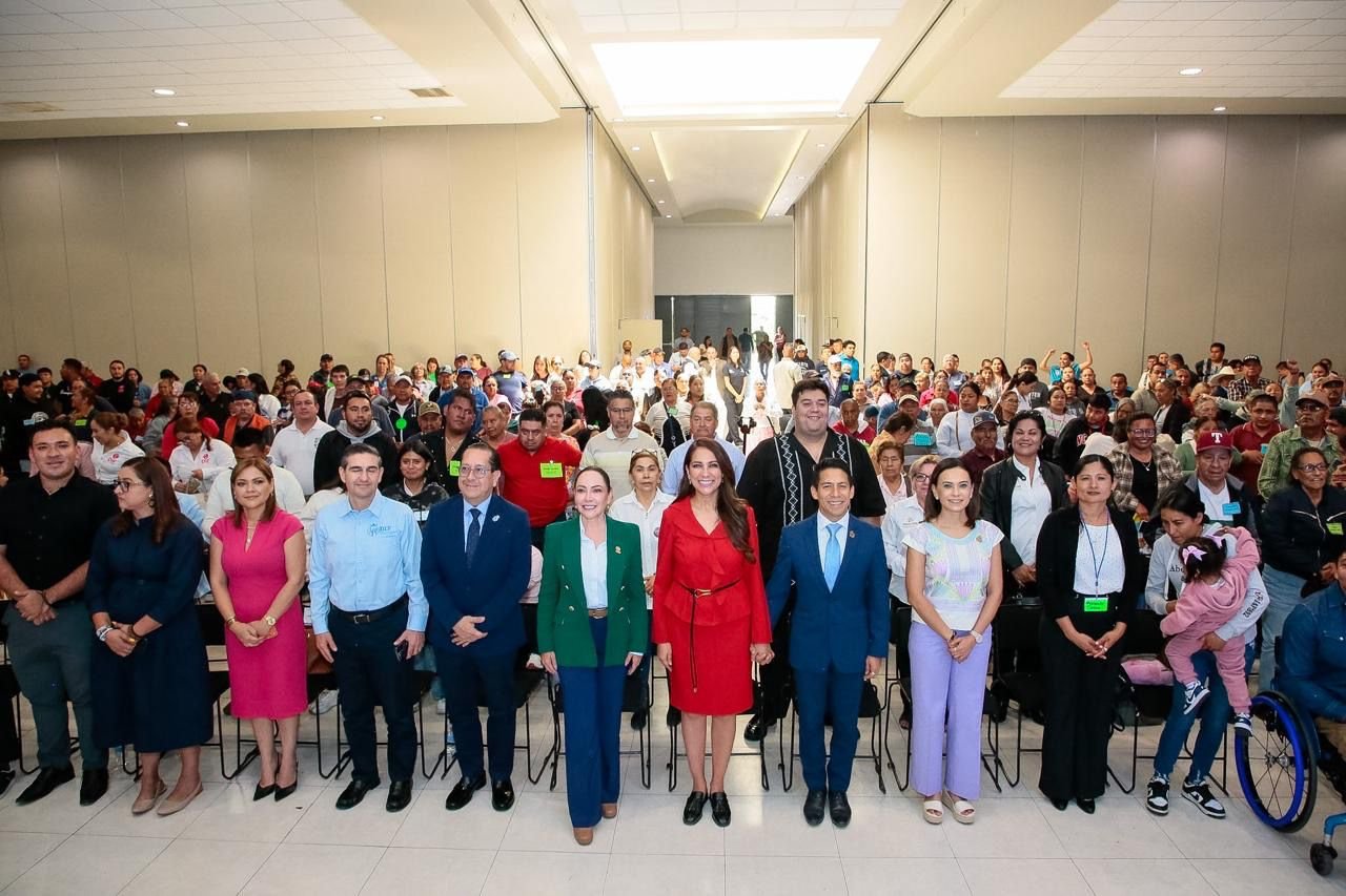 Entrega Gobernadora aparatos auditivos del programa Oír Bien