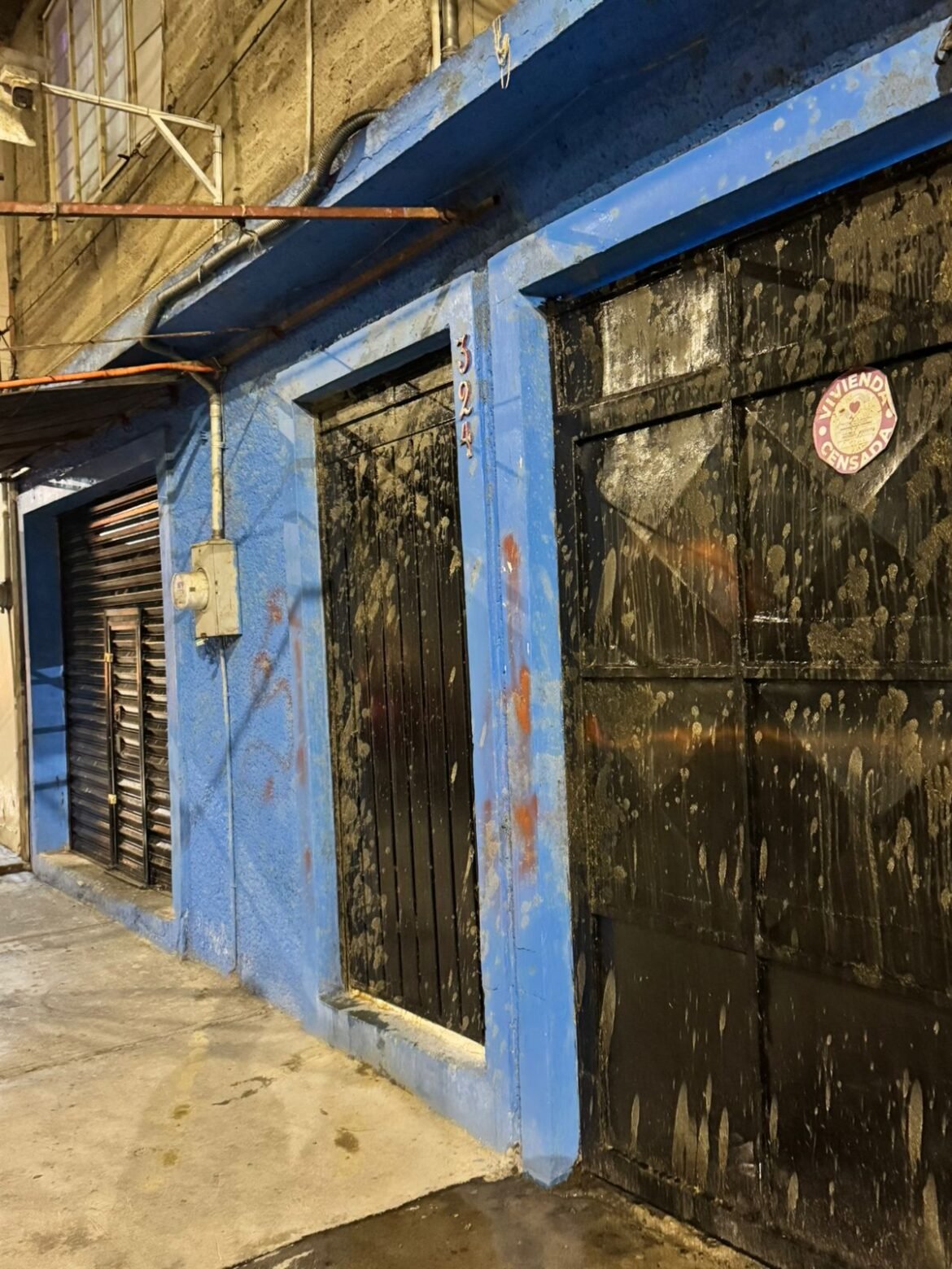 Denuncian vecinos de Neza agresiones de “Lady Popó” en la vía pública