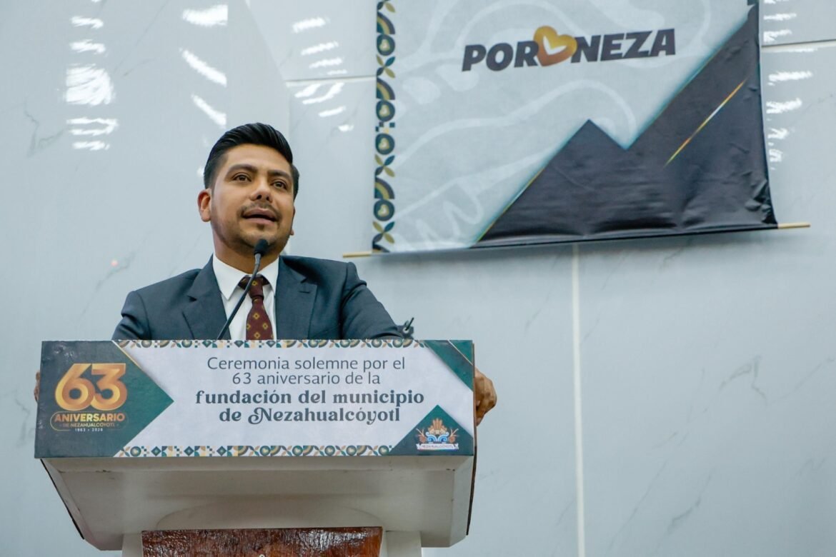 Celebra Nezahualcóyotl 63 aniversario con promesas de agua y obras
