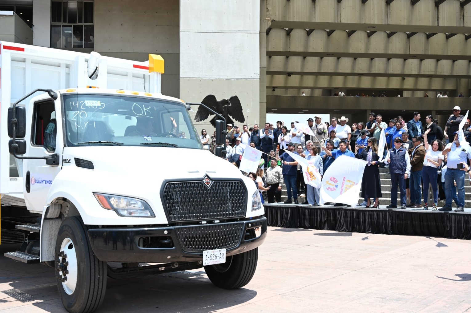 Ale Rojo de la Vega entrega nuevos camiones de basura y reconoce labor de trabajadores de limpia en la Cuauhtémoc