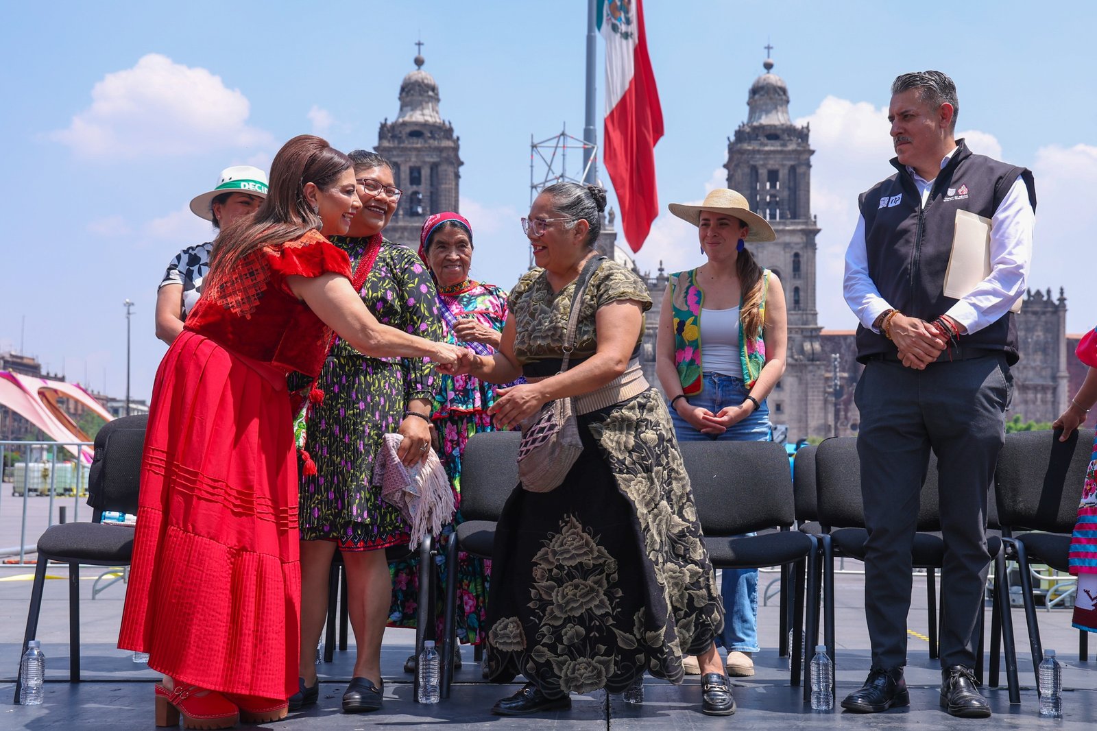 Presenta Clara Brugada "Ruta de las Heroínas Indígenas" del Centrobús