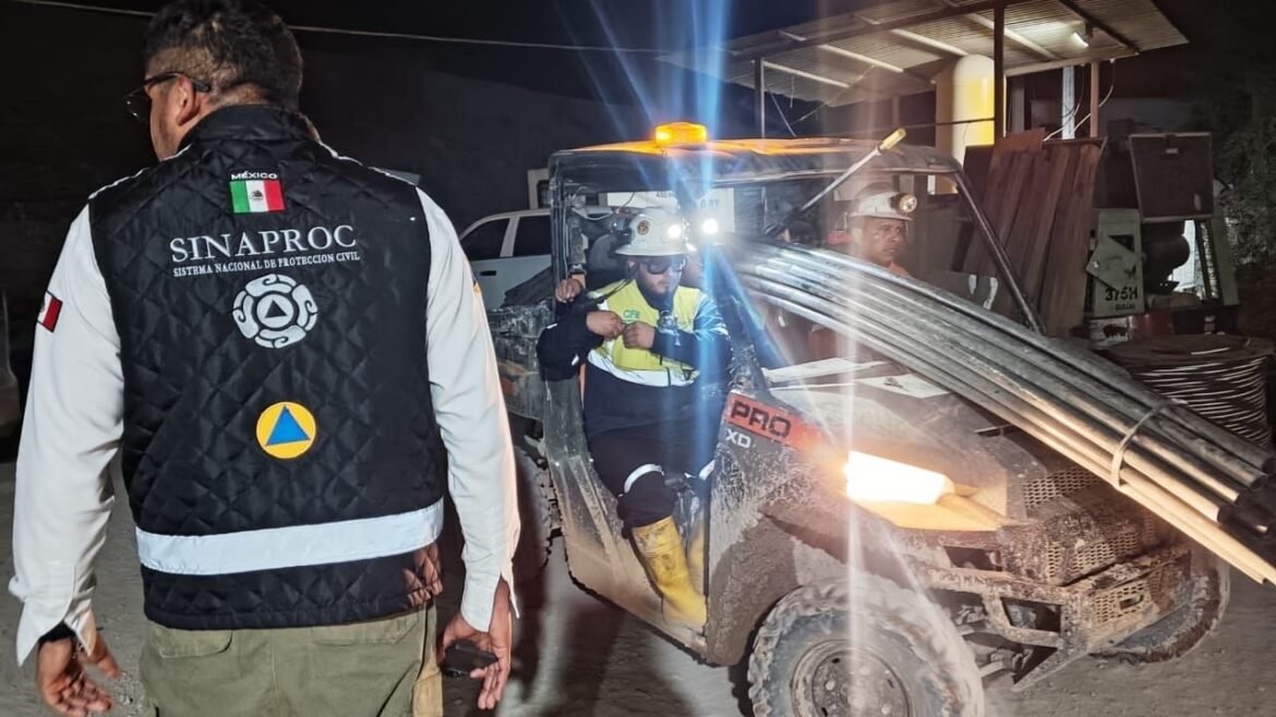 Continúan labores para rescatar a mineros en El Rosario, Sinaloa