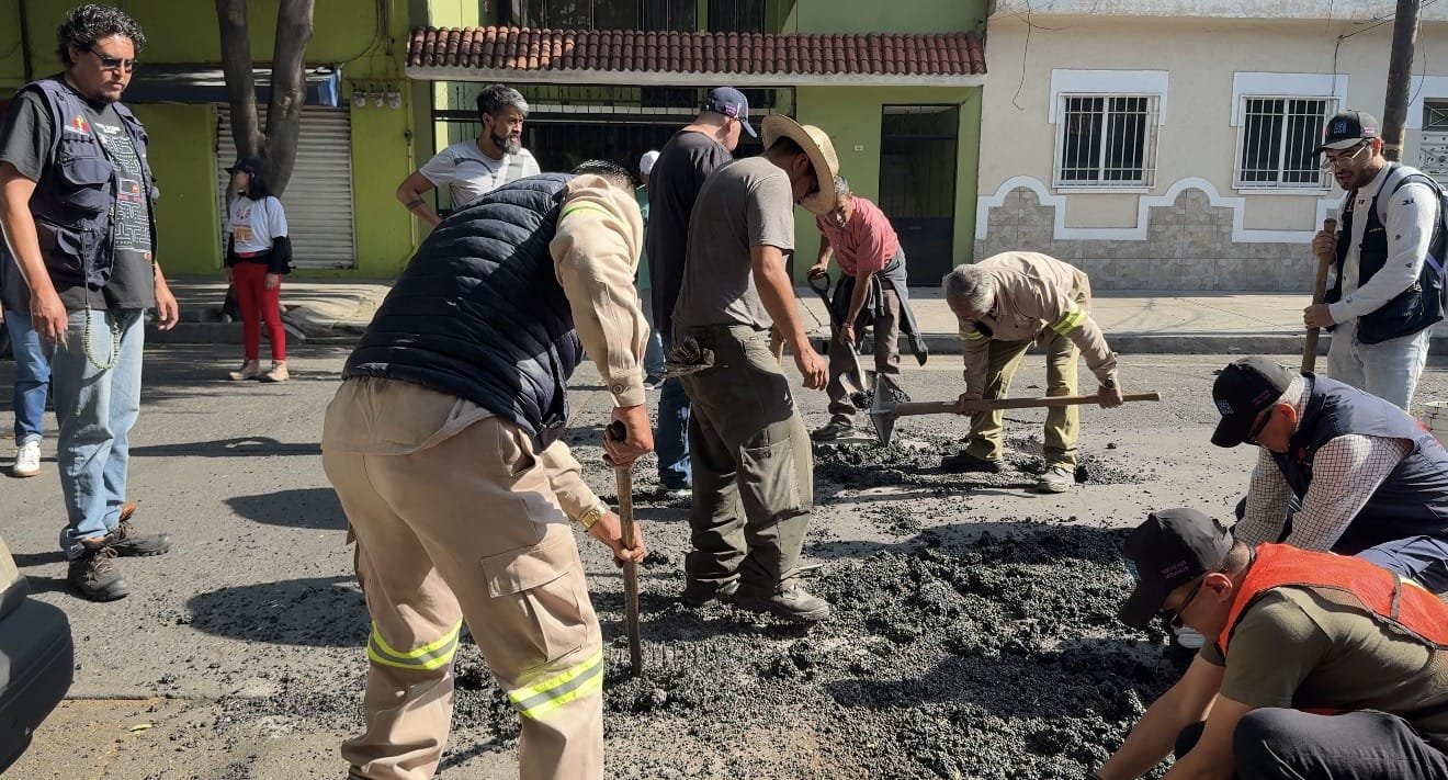 Con "bachéale", Ale Rojo de la Vega encabeza atención a 248 baches en la Obrera y Doctores