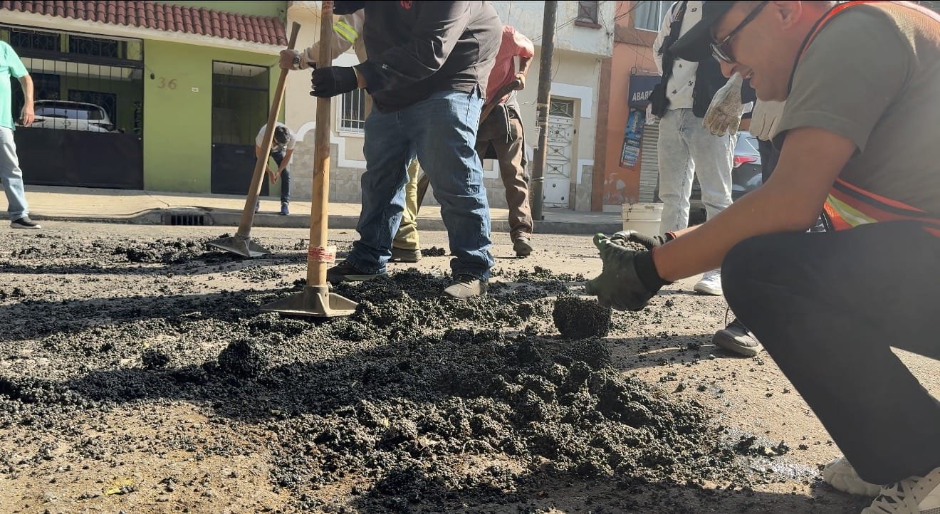 Con "bachéale", Ale Rojo de la Vega encabeza atención a 248 baches en la Obrera y Doctores