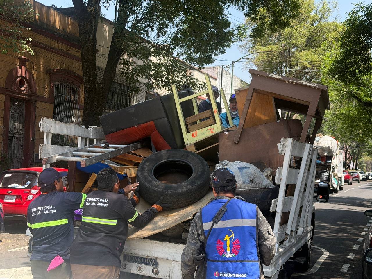 Ale Rojo de la Vega encabeza operativo para retirar 93 toneladas de triques en 19 colonias