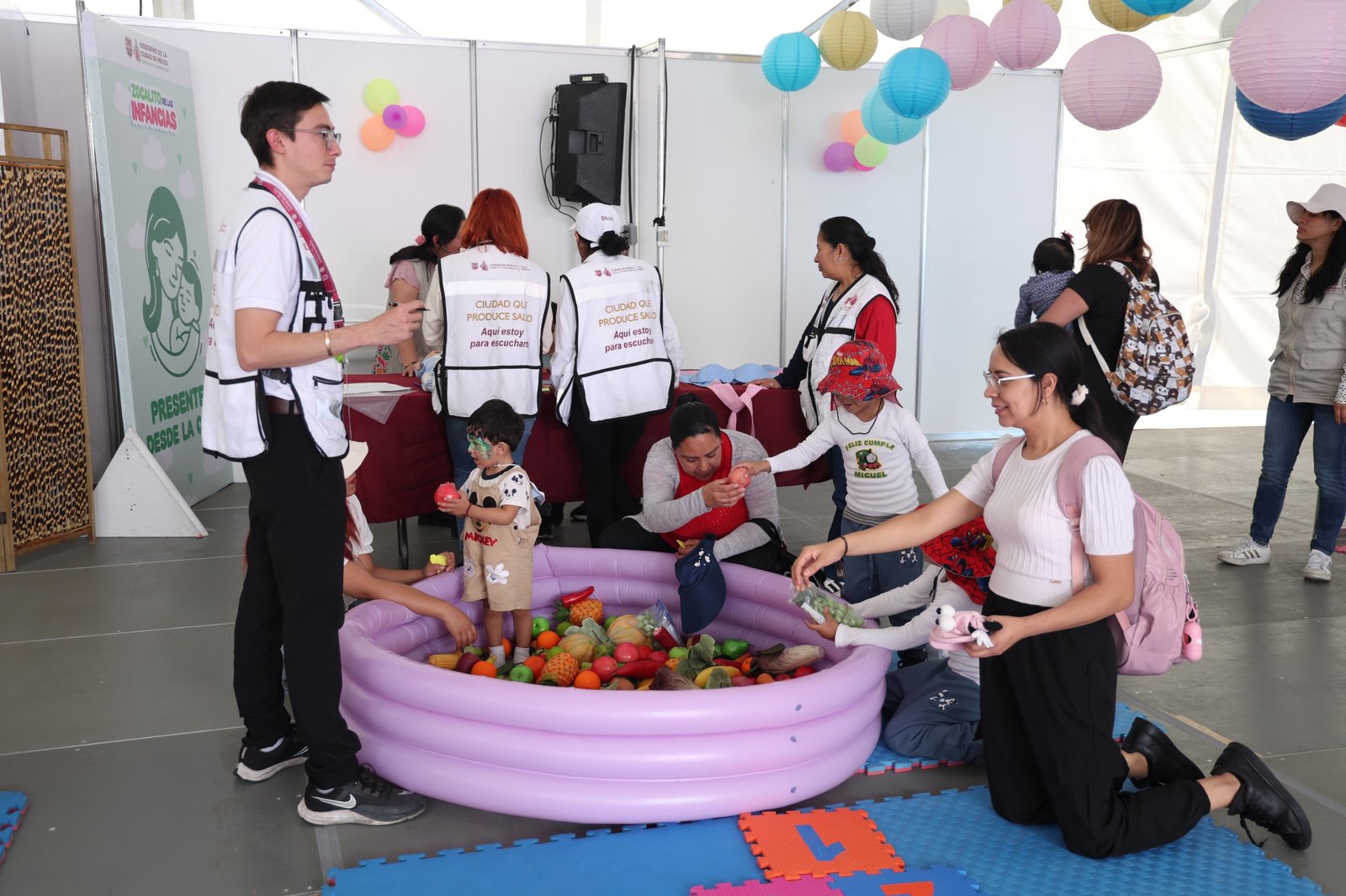 Inaugura Clara Brugada “Zocalito de las Infancias” con más de cien actividades para niñas y niños