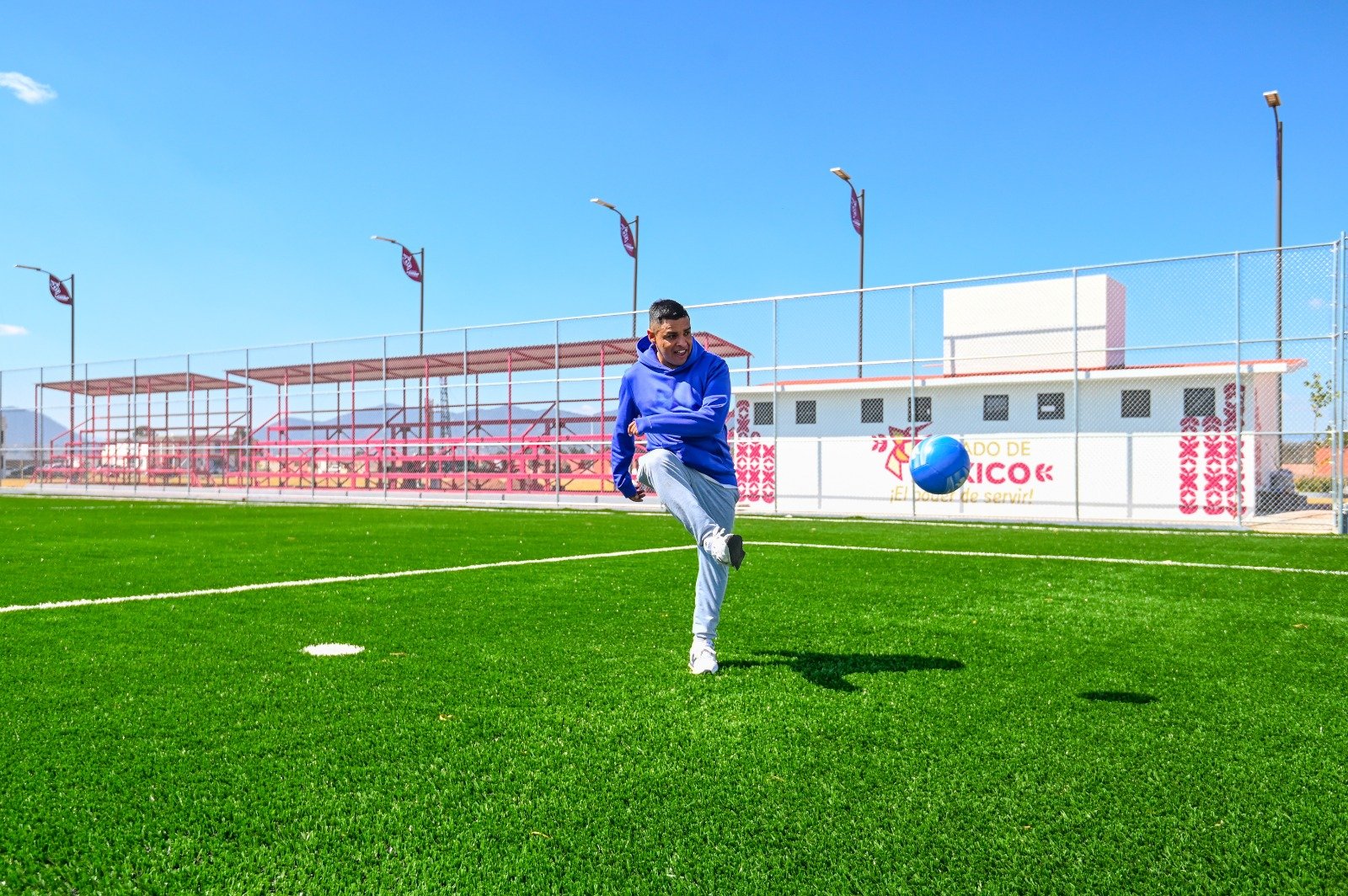 Listas 78 canchas de futbol en deportivos mejorados en el Estado de México