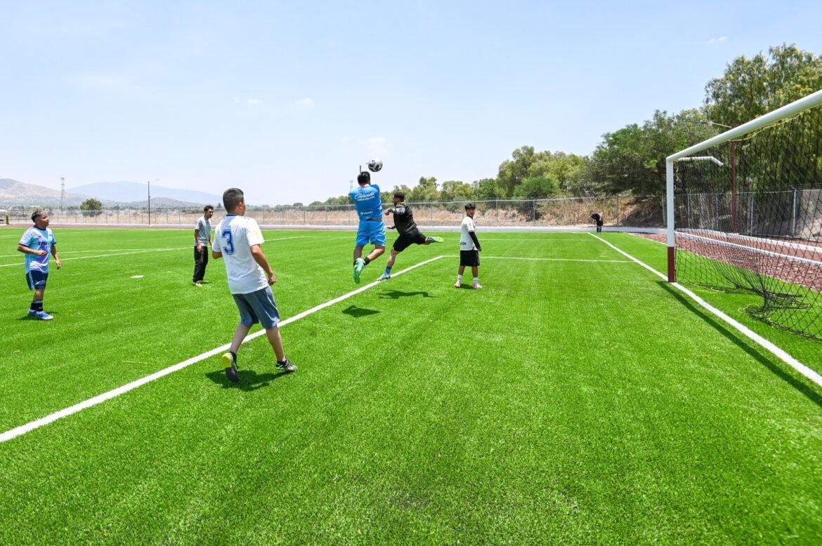 Listas 78 canchas de futbol en deportivos mejorados en el Estado de México