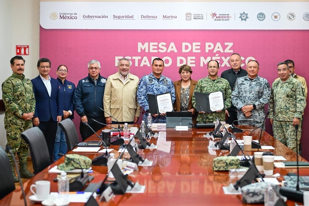Reconoce Gobernadora Delfina Gómez labor de mandos militares