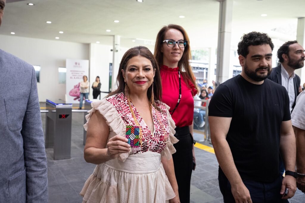 Entrega Clara Brugada modernización del Tren Ligero "El Ajolote"