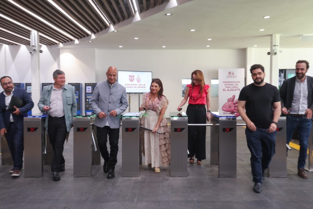 Entrega Clara Brugada modernización del Tren Ligero "El Ajolote"
