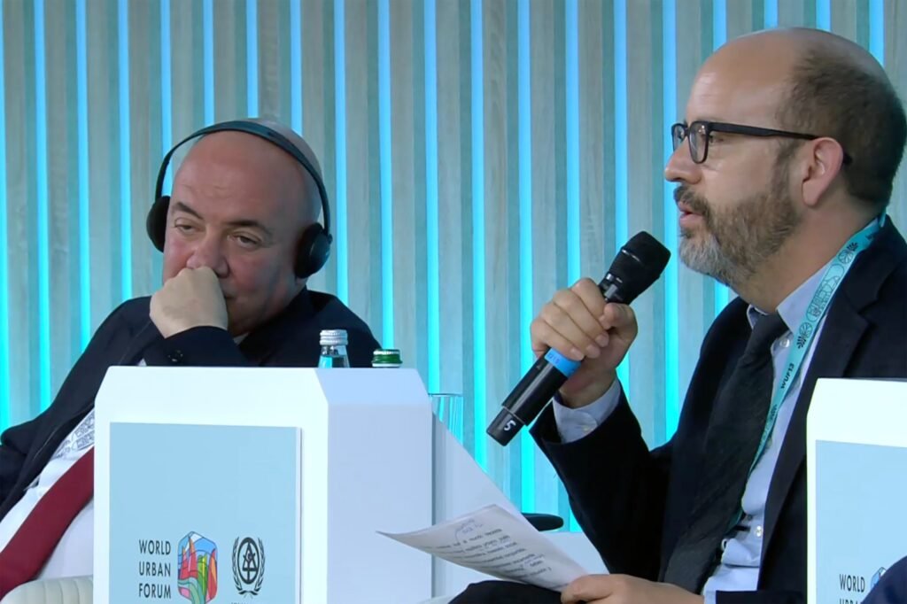 Desde Azerbaiyán, Clara Brugada llama a frenar la expulsión de comunidades por la gentrificación