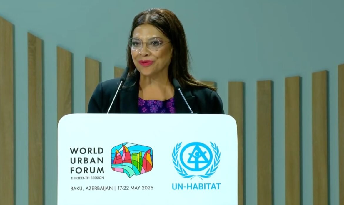 Desde Azerbaiyán, Clara Brugada llama a frenar la expulsión de comunidades por la gentrificación